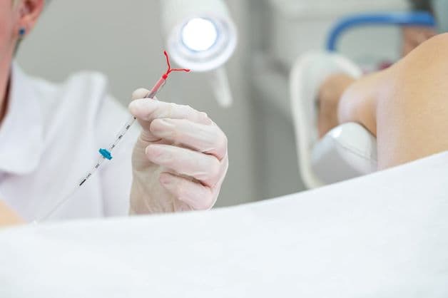 Việc đặt vòng nên được thực hiện tại các cơ sở y tế uy tín