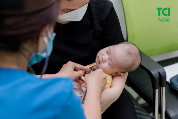 Nếu không được điều trị kịp thời và đúng cách, virus cúm A có thể dẫn tới viêm phổi, viêm phế quản, sốt cao co giật...