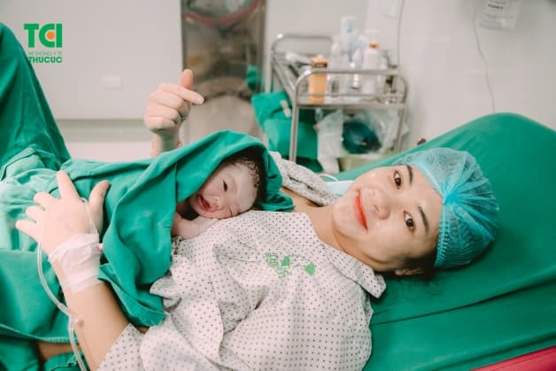 Việc đẻ mổ lần 2 có nên chờ tới lúc chuyển dạ hay không cần phải tùy thuộc vào chỉ định, tư vấn của bác sĩ chuyên khoa.