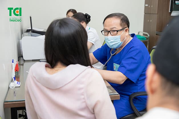 Khi có các biểu hiện bất thường, chị em cần tới khám tại các cơ sở y tế chuyên khoa để được bác sĩ chẩn đoán nhiễm trùng roi âm đạo