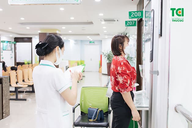 Cân nặng tăng giảm đột ngột, gây ra những thay đổi về hệ nội tiết, quá trình sản sinh nội tiết tố tự nhiên, dẫn đến các vấn đề rối loạn về kinh nguyệt