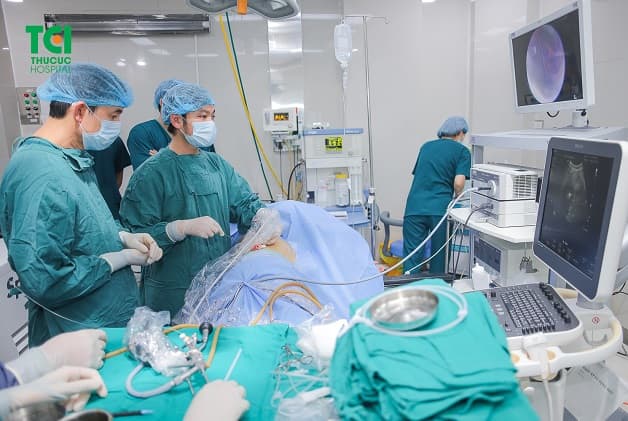 Phương pháp tán sỏi niệu quản ngược dòng