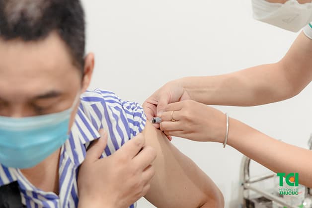 Vắc xin cúm kích thích kháng thể, giúp bảo vệ chúng ta khỏi virus cúm cùng những nguy cơ tiềm ẩn bệnh mang lại