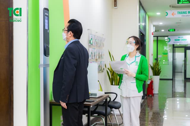 NSND Trần Nhượng khám sức khỏe tại Hệ thống y tế Thu Cúc TCI