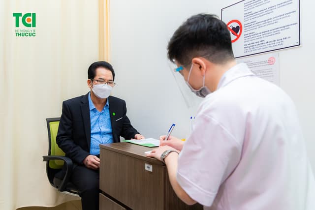 NSND Trần Nhượng khám sức khỏe tại Hệ thống y tế Thu Cúc TCI