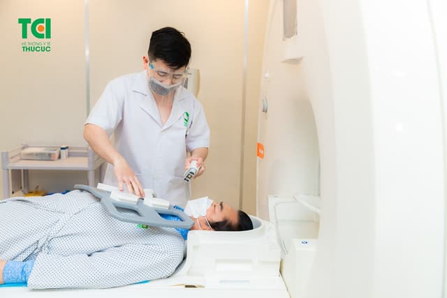 NSND Trần Nhượng khám sức khỏe tại Hệ thống y tế Thu Cúc TCI