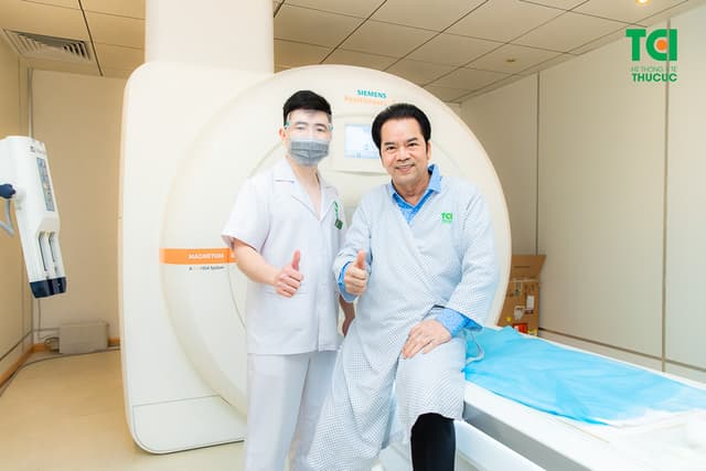 NSND Trần Nhượng khám sức khỏe tại Hệ thống y tế Thu Cúc TCI