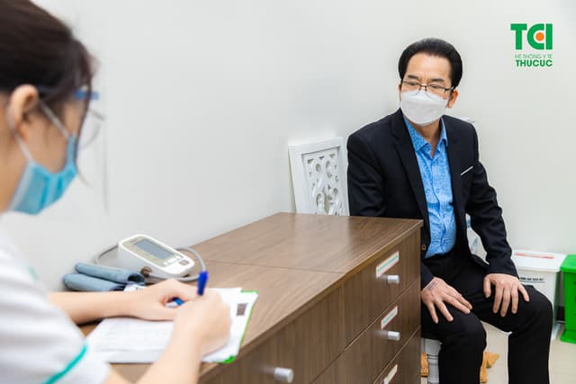 NSND Trần Nhượng khám sức khỏe tại Hệ thống y tế Thu Cúc TCI