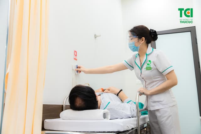 NSND Trần Nhượng khám sức khỏe tại Hệ thống y tế Thu Cúc TCI