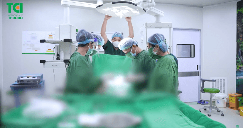 Giải cứu bệnh nhân 36 tuổi khỏi khối u xơ tử cung