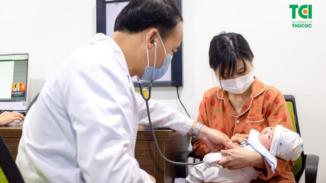 Ba mẹ có nên khám tổng quát cho trẻ sơ sinh?