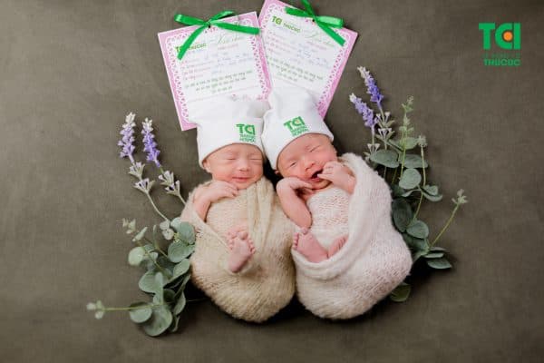 cứu sống cặp song sinh