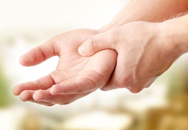 10 dấu hiệu bệnh Parkinson thường gặp