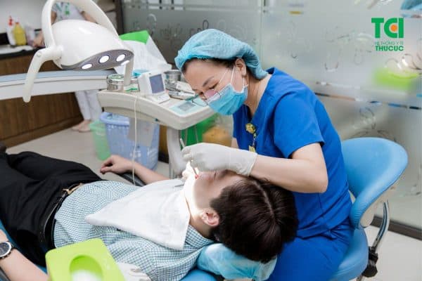 Điều trị viêm nướu răng bằng việc lấy cao răng tại nha khoa