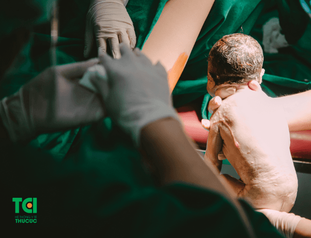 đỡ đẻ thường 2