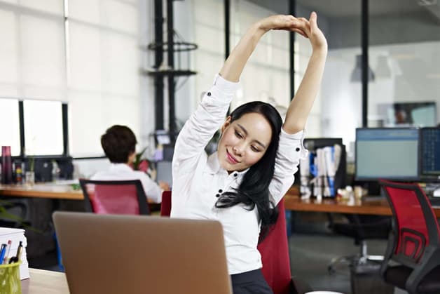 Thực hiện các bài tập trong lúc nghỉ giải lao có thể phòng ngừa hội chứng ống cổ tay ở dân văn phòng