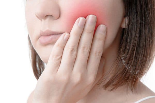 Hàn răng giúp khôi phục chức năng và thẩm mỹ, ngăn ngừa biến chứng do nứt vỡ, sâu răng gây ra...