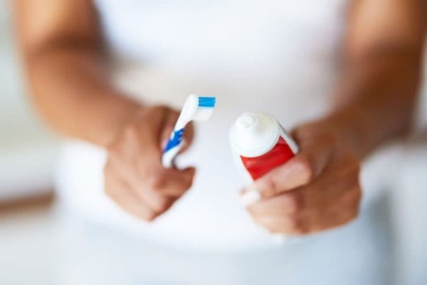 Vệ sinh răng đều đặn mỗi ngày để bảo vệ sức khoẻ hàm răng, ngăn ngừa sâu răng và các bệnh lý nha khoa khác