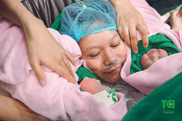 Song thai và những cơn đau do tiền sử thoát vị đĩa đệm