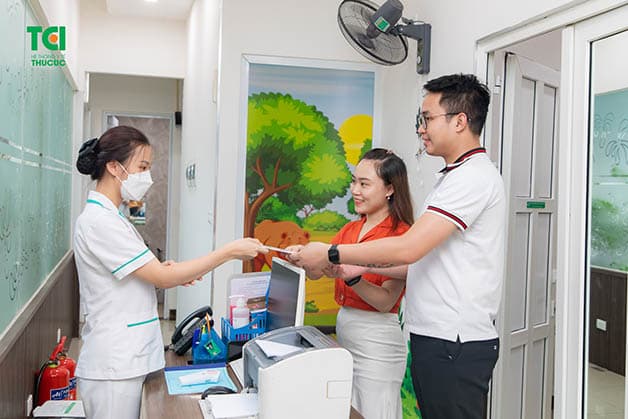 Để đảm bảo hiệu quả và an toàn khi thực hiện tiêm vắc xin cúm, chị em nên có sổ theo dõi tiêm chủng định kỳ, cập nhập thông tin mũi tiêm