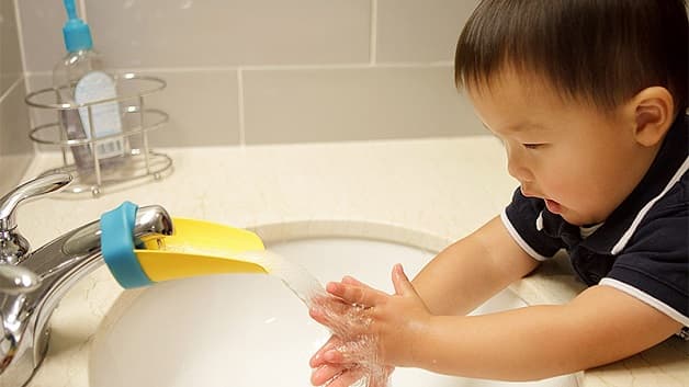 Bé cần được tạo thói quen rửa tay sạch sẽ trước khi ăn