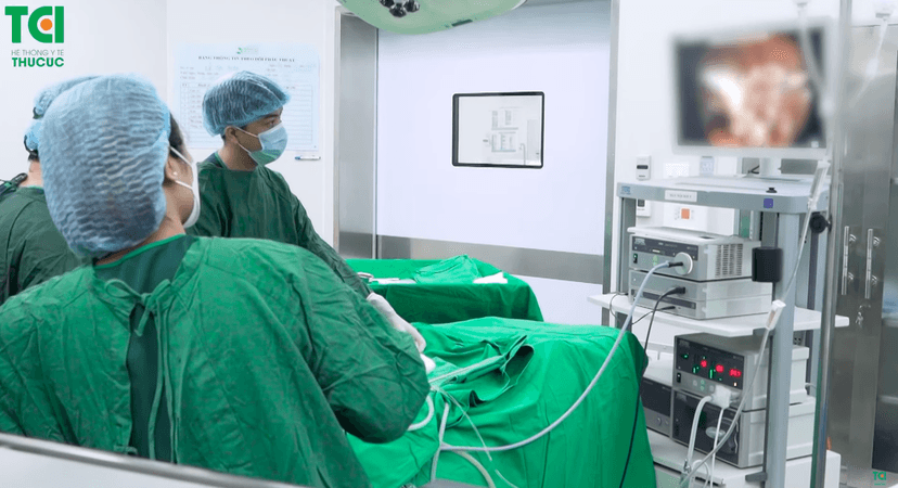Mổ nội soi bóc tách u lạc nội mạc tử cung buồng trứng cho bệnh nhân 44 tuổi