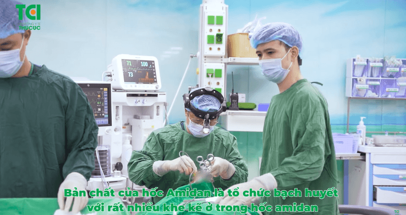 Amidan viêm sưng to gây nghẹn cổ họng và sốt liên tục