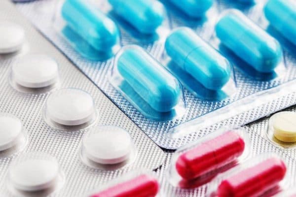 Điều trị đau mắt hột bằng một số loại thuốc kê đơn bởi bác sĩ