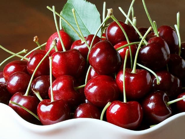 mất ngủ ăn gì tốt? quả cherry (quả anh đào)