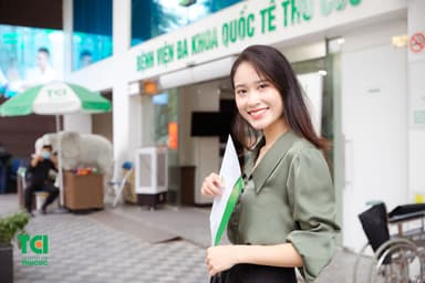 Dán Veneer răng mang lại nhiều cơ hội cho cô gái trẻ 26 tuổi