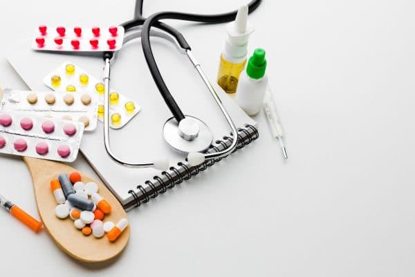 Điều trị lẹo bằng thuốc được kê đơn bởi bác sĩ sau khi đã thăm khám kỹ lưỡng