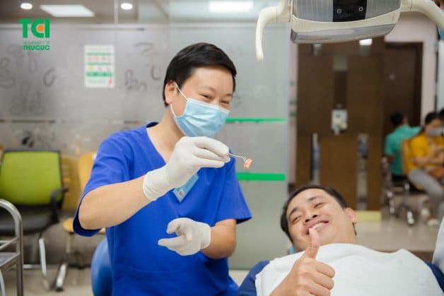 anh Đ được bác sĩ Thu Cúc TCI tư vấn nhổ răng khôn bằng phương pháp Piezotome