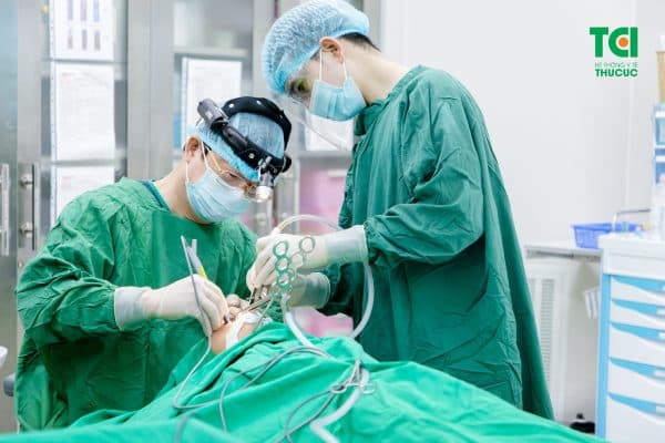 phẫu thuật cắt amidan