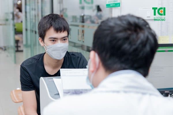 Nhổ sót chân răng tại nha khoa gần nhà nên anh S.Đ đã tới Thu Cúc TCI để được bác sĩ thăm khám và xử lý