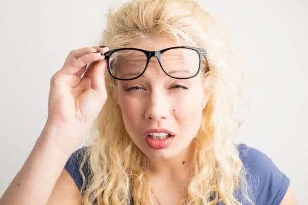 Suy giảm thị lực một bên mắt là tình trạng một bên mắt nhìn mờ, khó nhìn