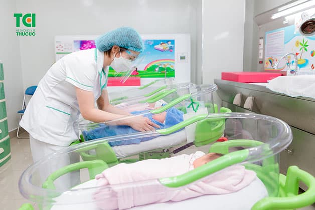 Bé được chăm sóc cẩn thận, chu đáo và mẹ có thể yên tâm thư giãn, nghỉ ngơi trong thời gian lưu viện