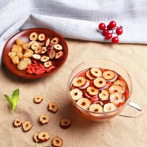 Trà táo đỏ kỷ tử long nhãn là một trong những cách chữa bệnh mất ngủ được sử dụng rất nhiều