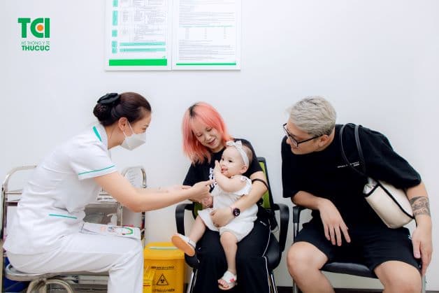 Tiêm vắc xin phòng cúm cho trẻ mỗi năm một lần để ngăn chặn sự xâm nhập của virus cúm một cách hiệu quả nhất