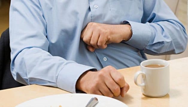 Khó tiêu là triệu chứng của bệnh viêm trực tràng