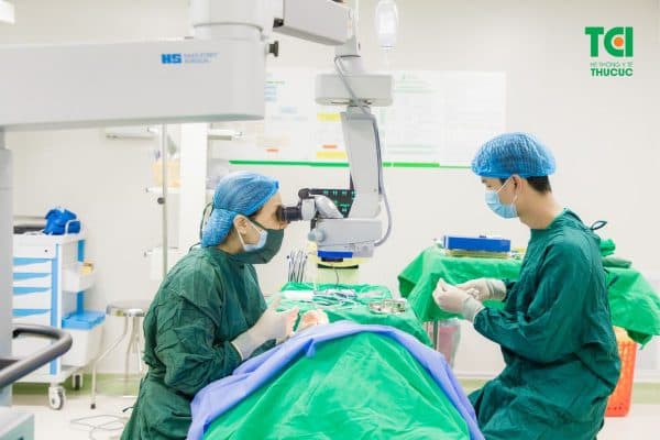 Phẫu thuật điều trị dịch kính xuất huyết cần được thực hiện tại cơ sở y tế uy tín