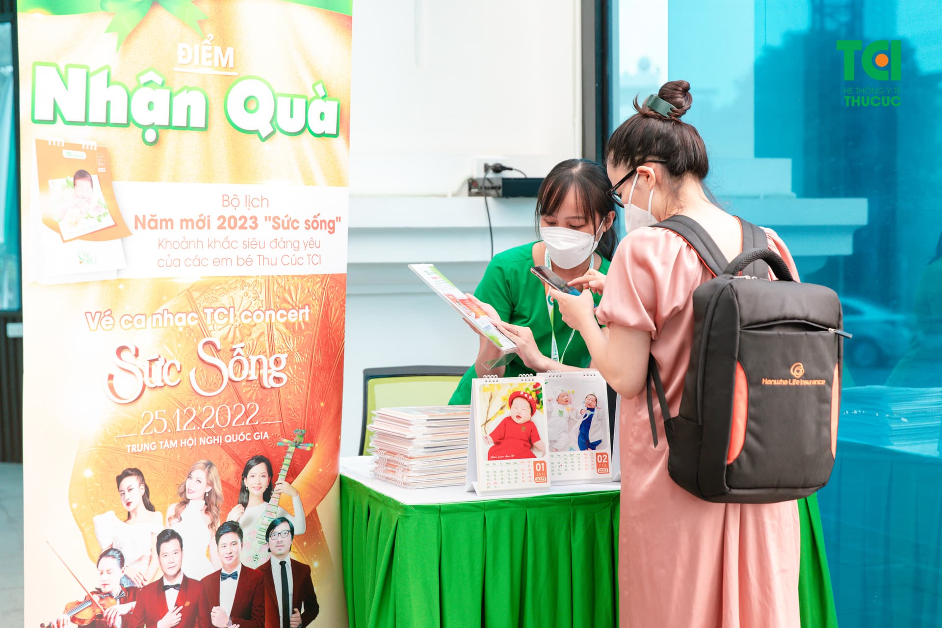 Những tấm vé đầu tiên đã đến tay khách hàng