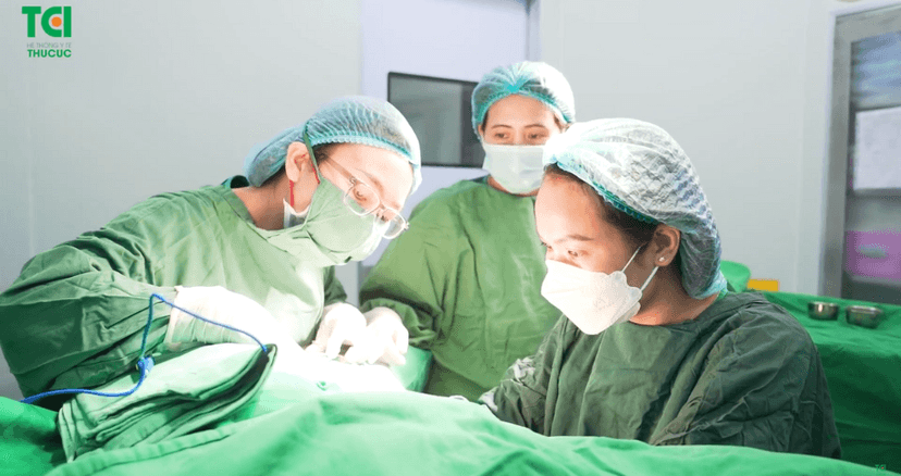 Phẫu thuật bóc tách u nang thành âm đạo tại Thu Cúc TCI