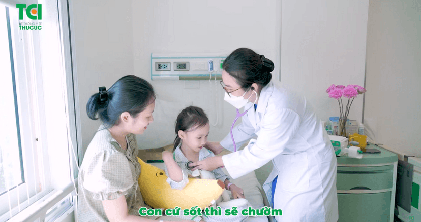 Triệu chứng ở trẻ bị sốt xuất huyết, ba mẹ cần cẩn trọng!