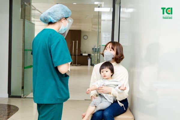 cắt dính thắng lưỡi