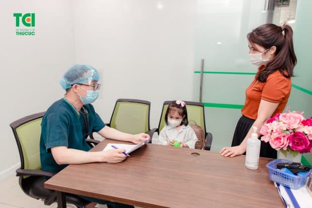 Bé Linh được chẩn đoán xác định bị dính thắng lưỡi cấp độ trung bình