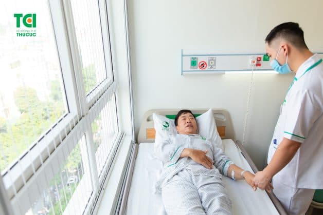 Đau sau tán sỏi niệu quản nội soi ngược dòng và phương hướng xử lý