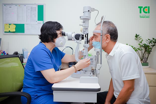 đục thủy tinh thể