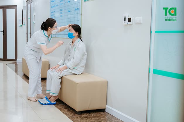 đục thủy tinh thể