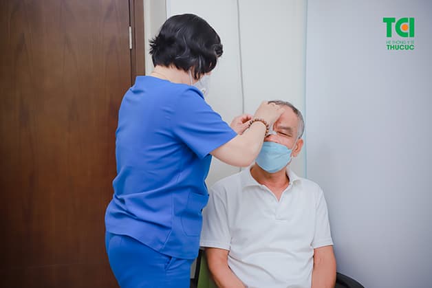 đục thủy tinh thể