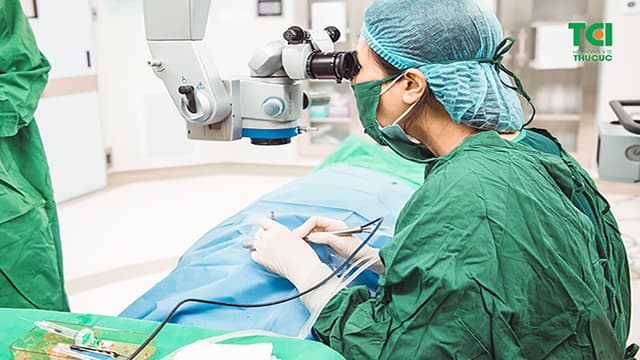 Bệnh nhân ngỡ ngàng lấy lại đôi mắt sáng từ thị lực 1/10